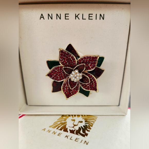 NIB Anne Klein gold-tone pavé enamel Christmas Holiday poinsettia pin brooch - Picture 2 of 6
